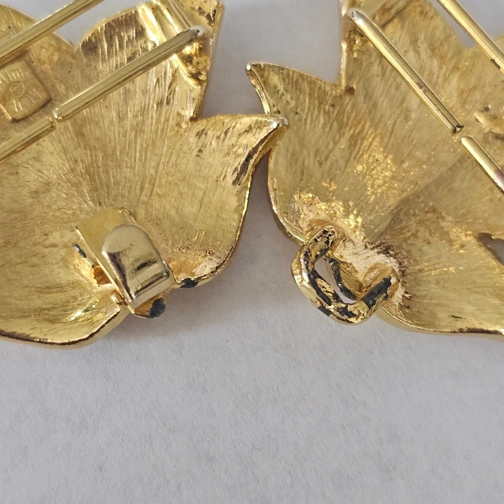 Vintage Gold Tone Belt Buckle Interlocking Leaves Fits 1.25